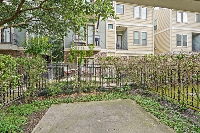 Building Photo - 2429 Beall St