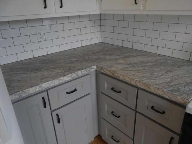 Building Photo - 386 30th Ave SE