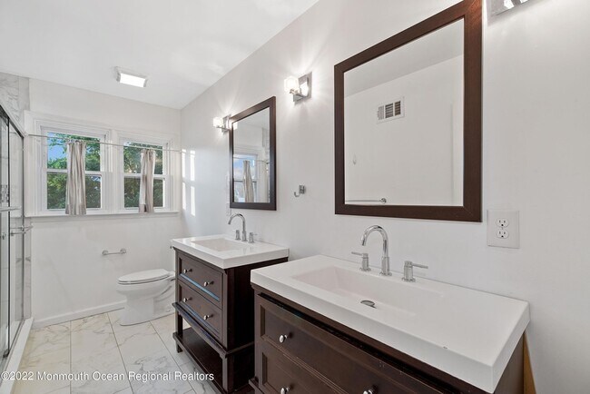 Building Photo - 2 Karen Ct