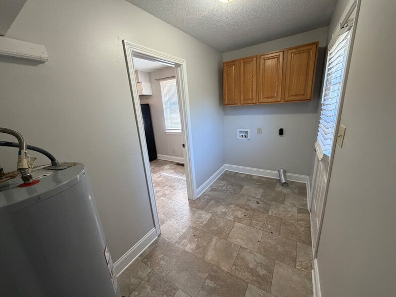 Building Photo - 335 Woodale Dr