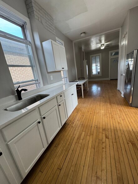 Building Photo - 3353 S Emerald Ave