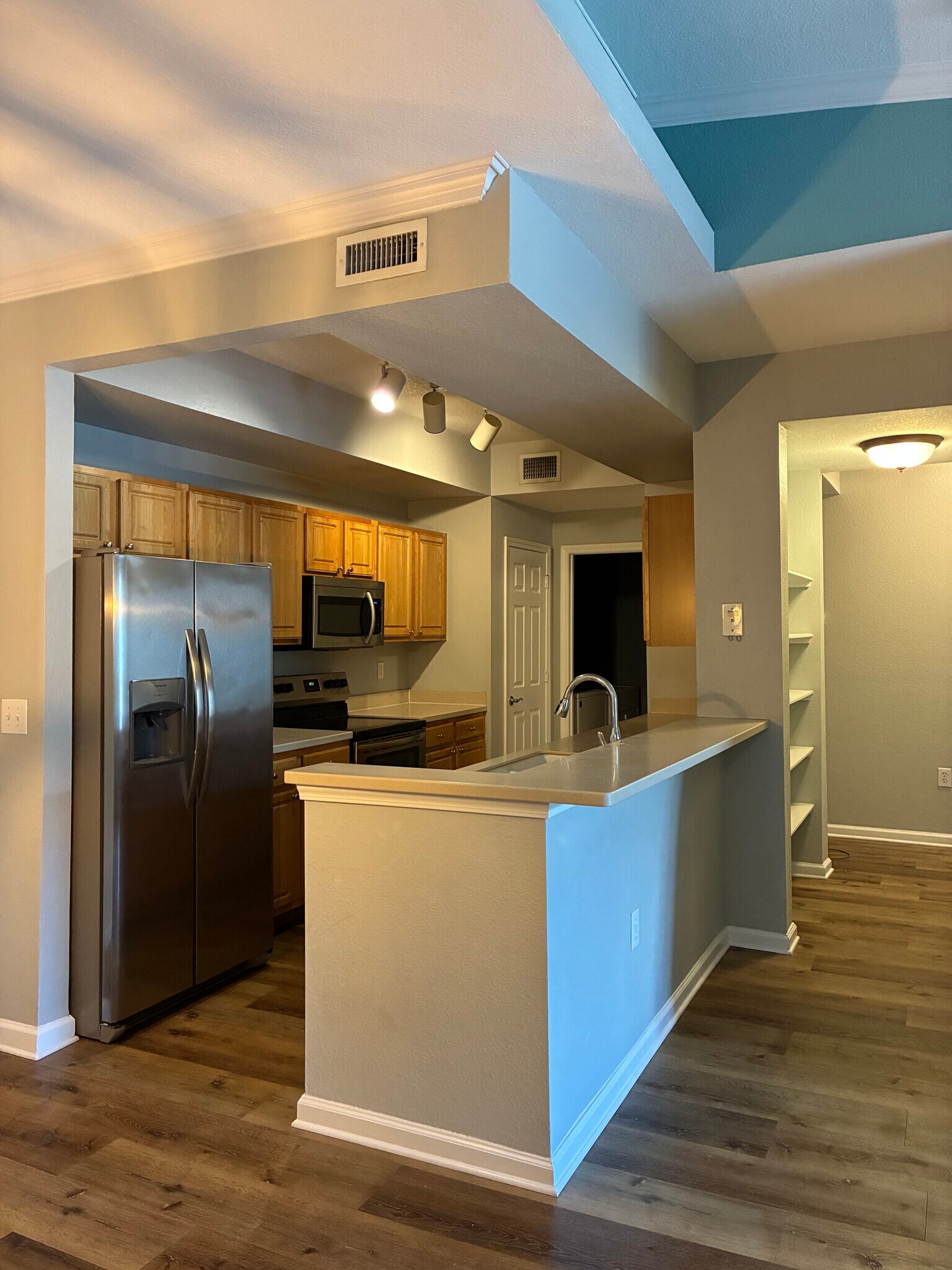 Building Photo - 10075 Gate Pky N