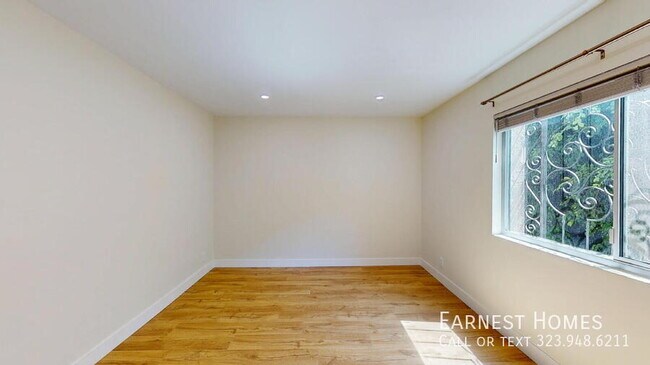 Building Photo - 6752 Hillpark Dr