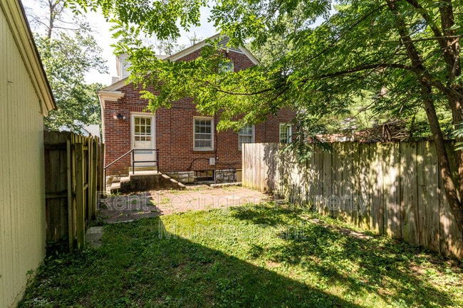 Building Photo - 123 Barberry Ln