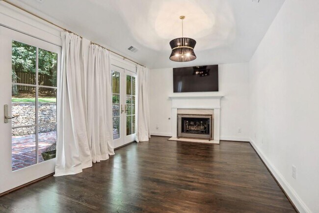 Building Photo - 2140 Fairhaven Cir NE