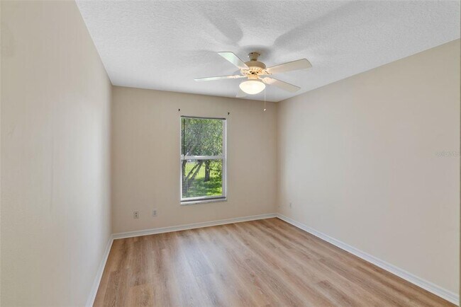 Building Photo - 26908 Honeymoon Ave
