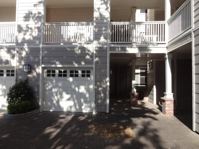 Building Photo - 903 Sunrose Terrace