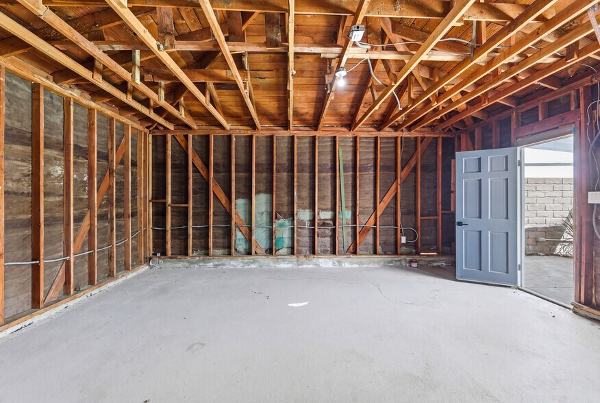 Building Photo - 16257 Los Alimos St