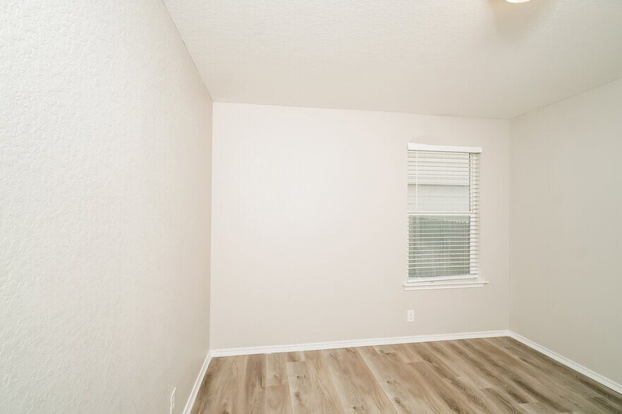 Building Photo - 15130 Cinnamon Teal