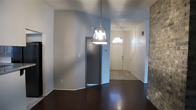 Building Photo - 2515 Edgedale Dr