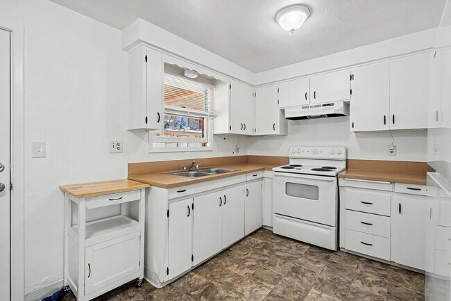 Building Photo - 2519-2521 Hyde Ct SE