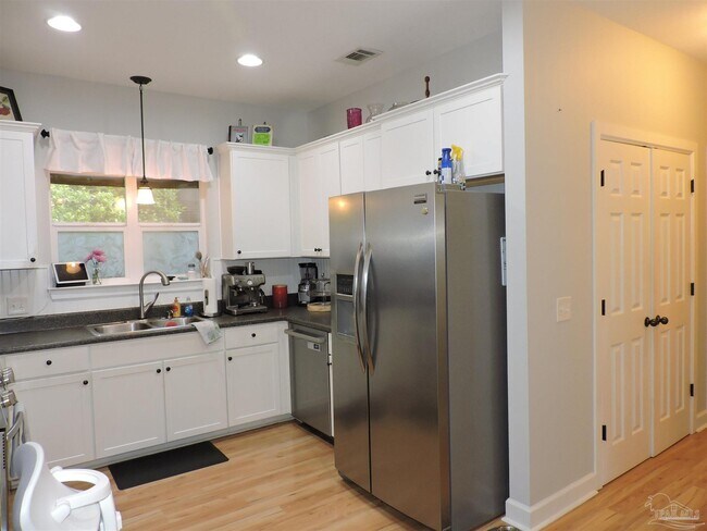 Building Photo - 1531 N 12th Ave