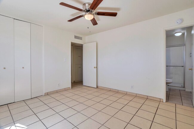 Building Photo - Spacious 3-bedroom, 3-bathroom home with an attached casita located in Scottsdale, AZ