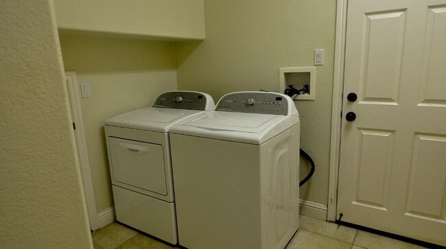 Building Photo - For Rent – Spacious 4-Bedroom Home with Bo...