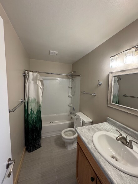 Building Photo - 3061 Lois Dr