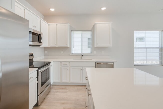 Building Photo - This gorgeous 3 bedroom, 2.5 bath townhome is 1440 square feet of HOME!