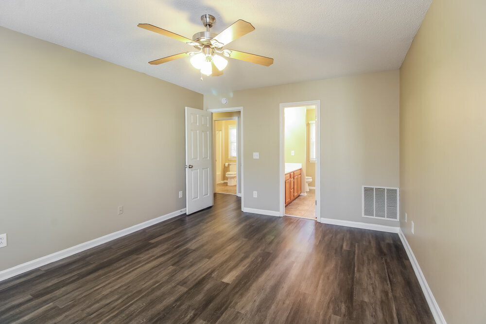 Building Photo - 221 Guinevere Ct