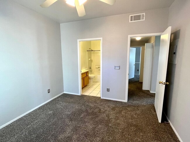 Building Photo - 3 Bedroom Condo located off of Warm Springs and South Durango!!! Southwest Location!