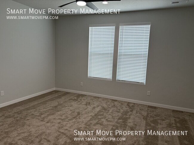 Building Photo - 611 W Snowy Owl St