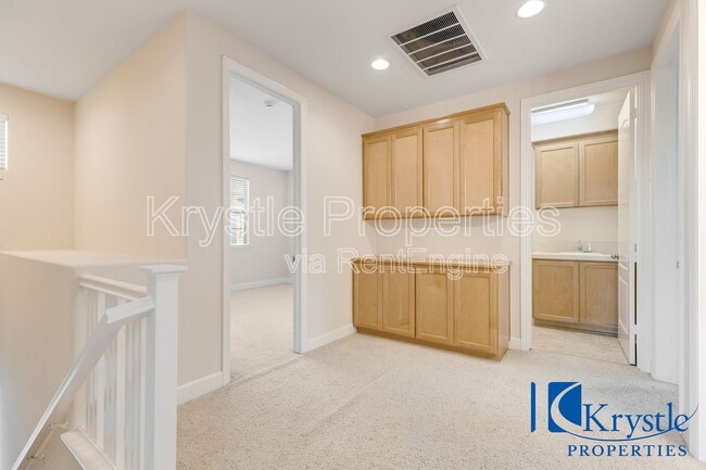 Building Photo - 6335 Newhaven Ln