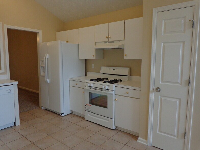 Building Photo - 7102 Independence Dr