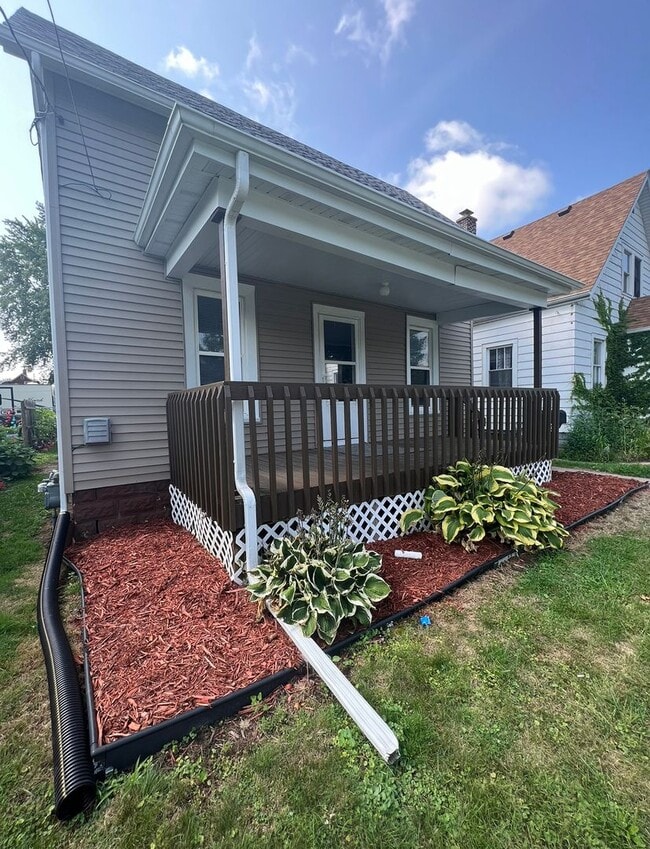 Building Photo - Updated 3BR Home with Central Air in Moline