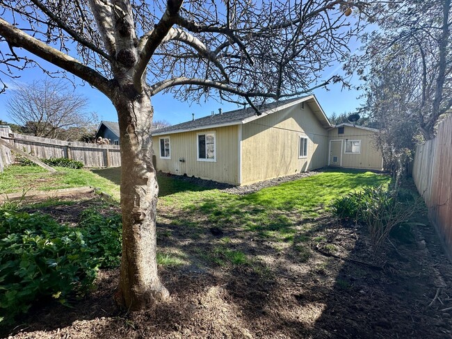 Building Photo - McKinleyville 3/1 with Garage & Fenced Yard