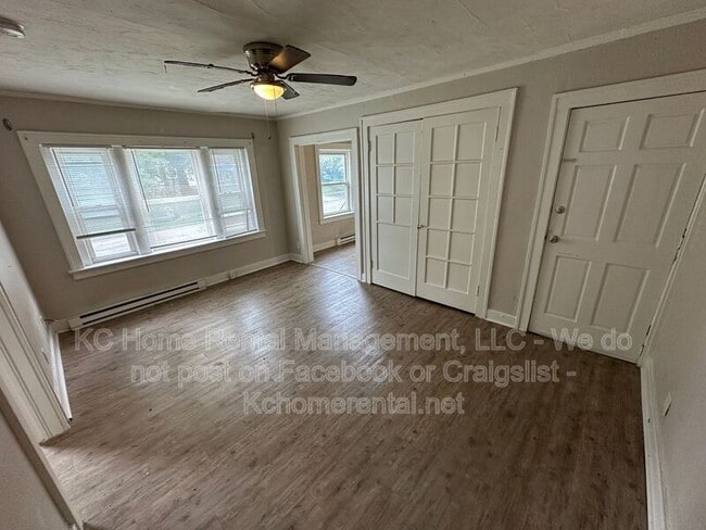 Building Photo - 305-307 N Gladstone Blvd