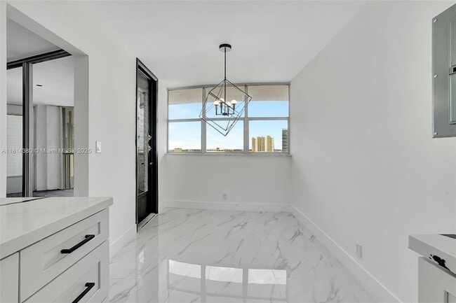 Building Photo - 100 Golden Isles Dr