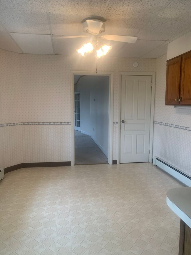 Building Photo - Available Now! 3 bedroom in Goldsboro Hist...