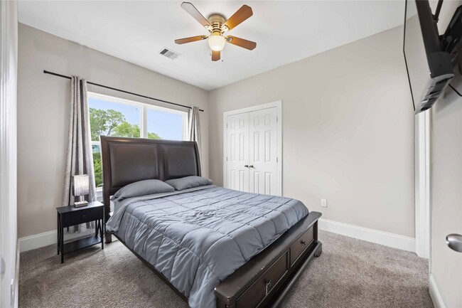 Building Photo - 9320 Coffee St