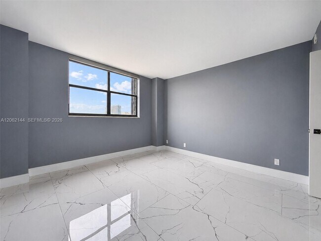 Building Photo - 290 174th St