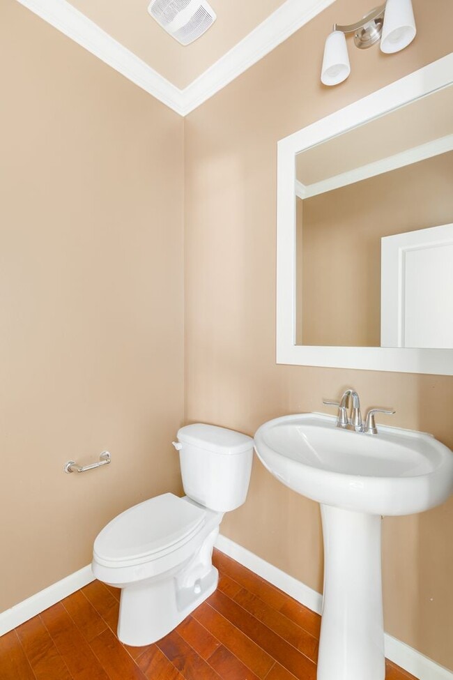 Building Photo - Charming 3 Bedroom Townhome in West Highla...
