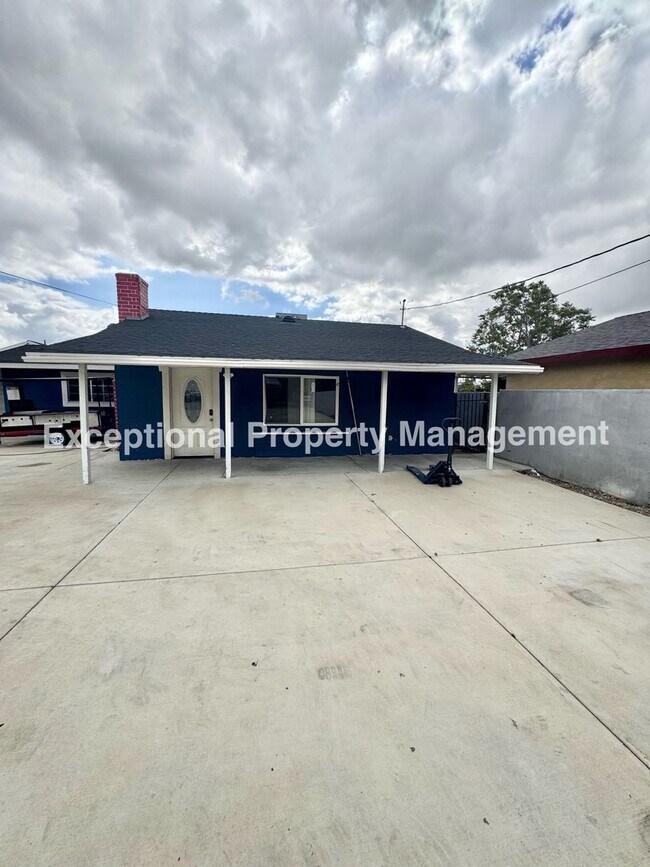 Building Photo - 8047 Laurel Ave