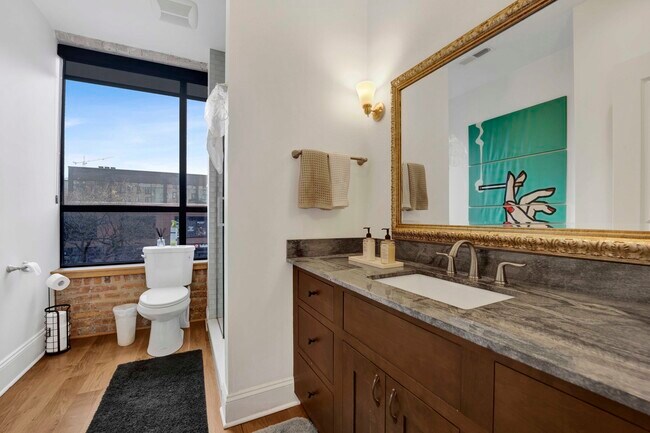 Building Photo - 935 W Randolph St