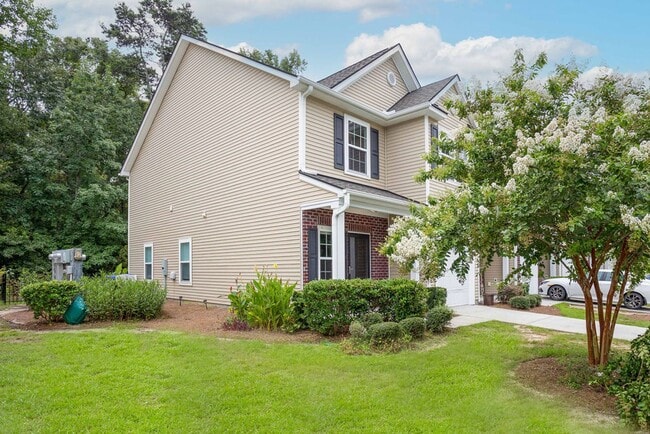 Building Photo - Three Bedroom Townhouse in Carolina Bay
