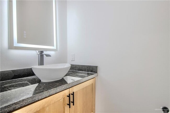 Building Photo - 23 Cassandra St