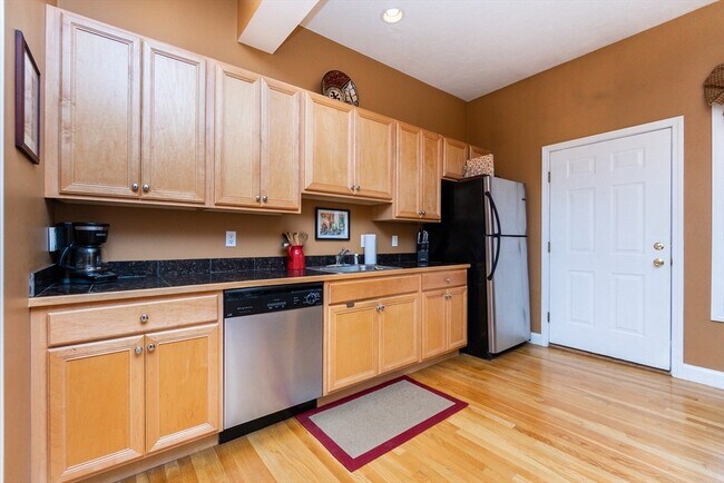 Building Photo - 224 Salem St