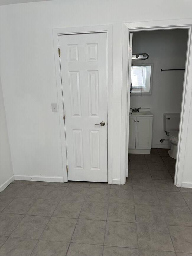 Building Photo - 184 E Market St