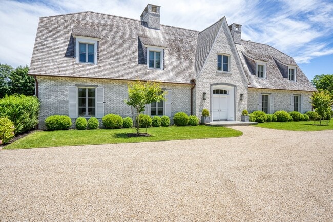 Building Photo - 127 Head of Pond Rd