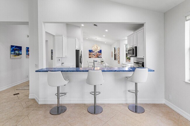 Building Photo - 6309 Graycliff Dr