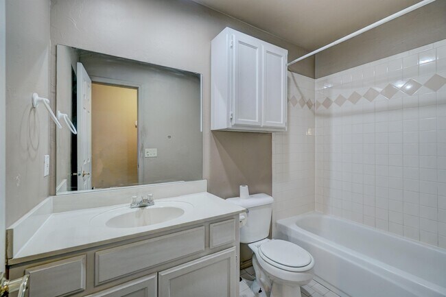 Building Photo - 2733 Tealwood Dr