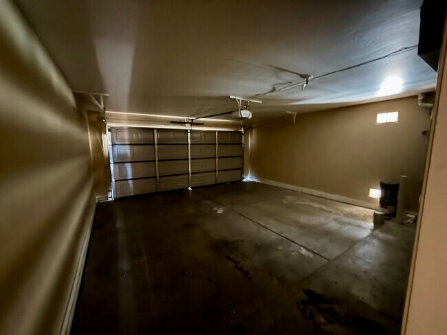 Building Photo - spacious 4-bedroom, 3-bathroom house is perfect for those looking for a comfortable and convenien...