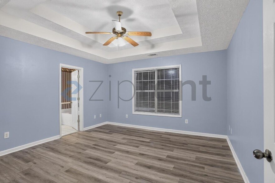 Building Photo - Unit