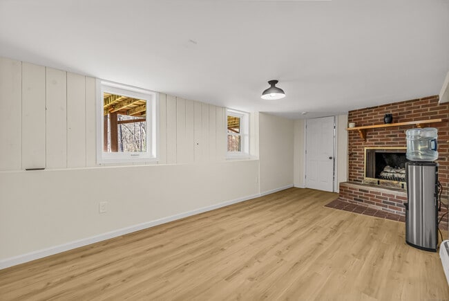 Building Photo - 149 Lakeside Blvd E