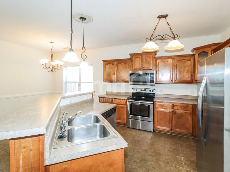 Building Photo - 440 Green Willow Cv