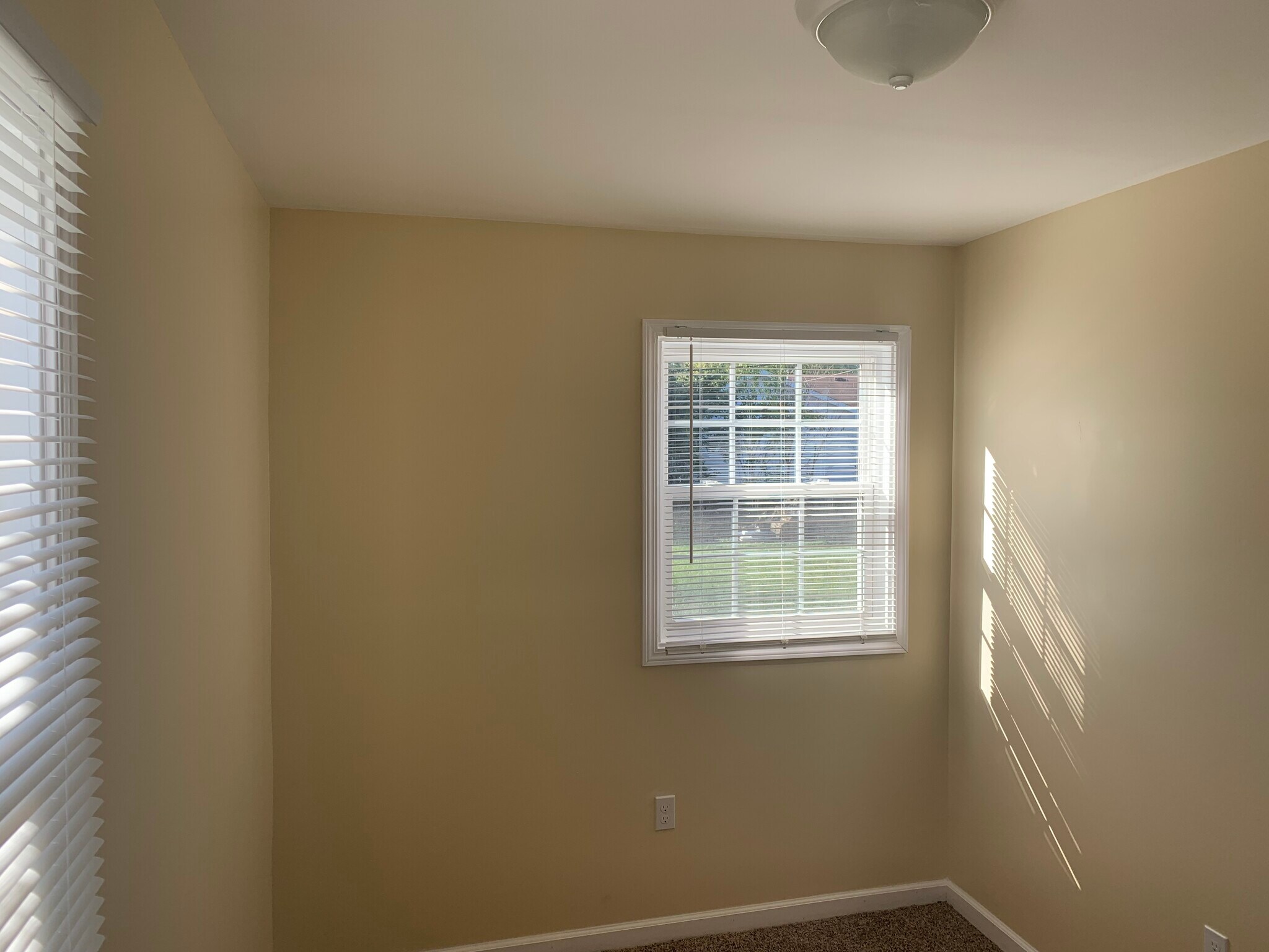 Building Photo - 709 Flintridge Dr