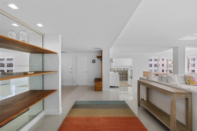 Building Photo - 9102 W Bay Harbor Dr