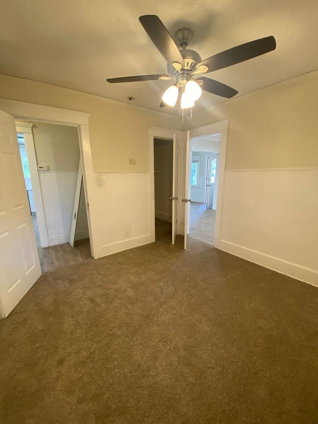 Building Photo - Amazingly Located Home