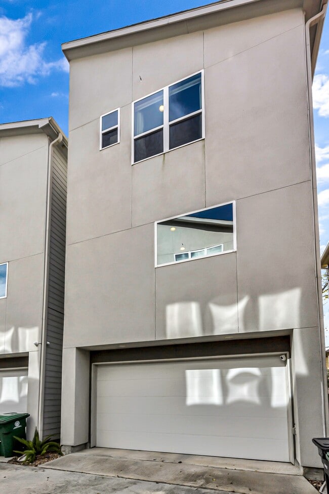 Building Photo - 3105 Gillespie St